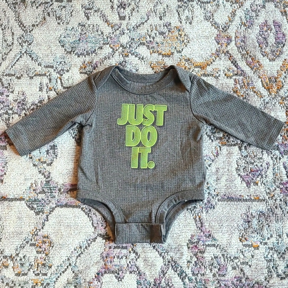 Nike 3m onesie